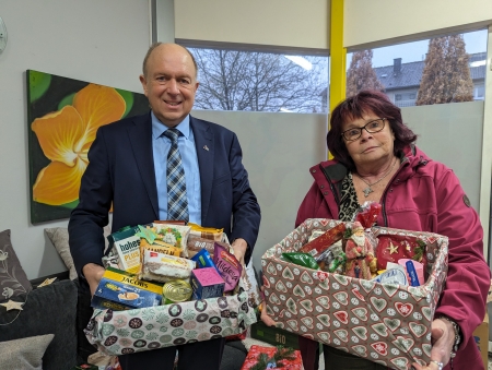  Landrat und Schirmherr der Tafel Paderborn, Christoph Rüther, und Vera Jennebach, 1. Vorsitzende des Vereins Tafel Paderborn, wenden sich mit ihrem weihnachtlichen Aufruf an all jene, die gern unterstützen möchten